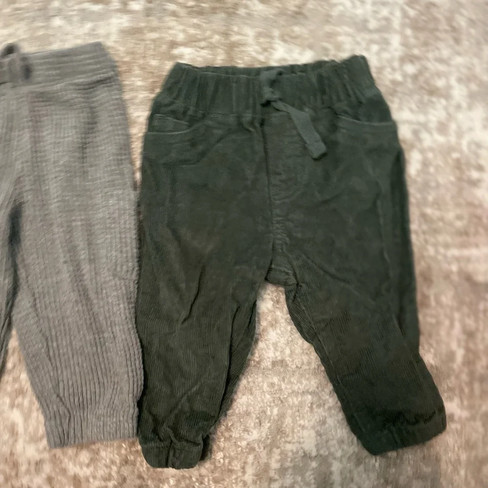 Carter's Gray and Green Kids Casual Bottoms size 6M